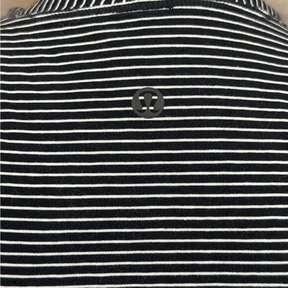 Lululemon Athletica Gray Sleeveless Boxy Muscle Tee - Picture 3 of 6